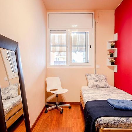 Three Bedroom Apartment In Sants Barcelona Exterior foto