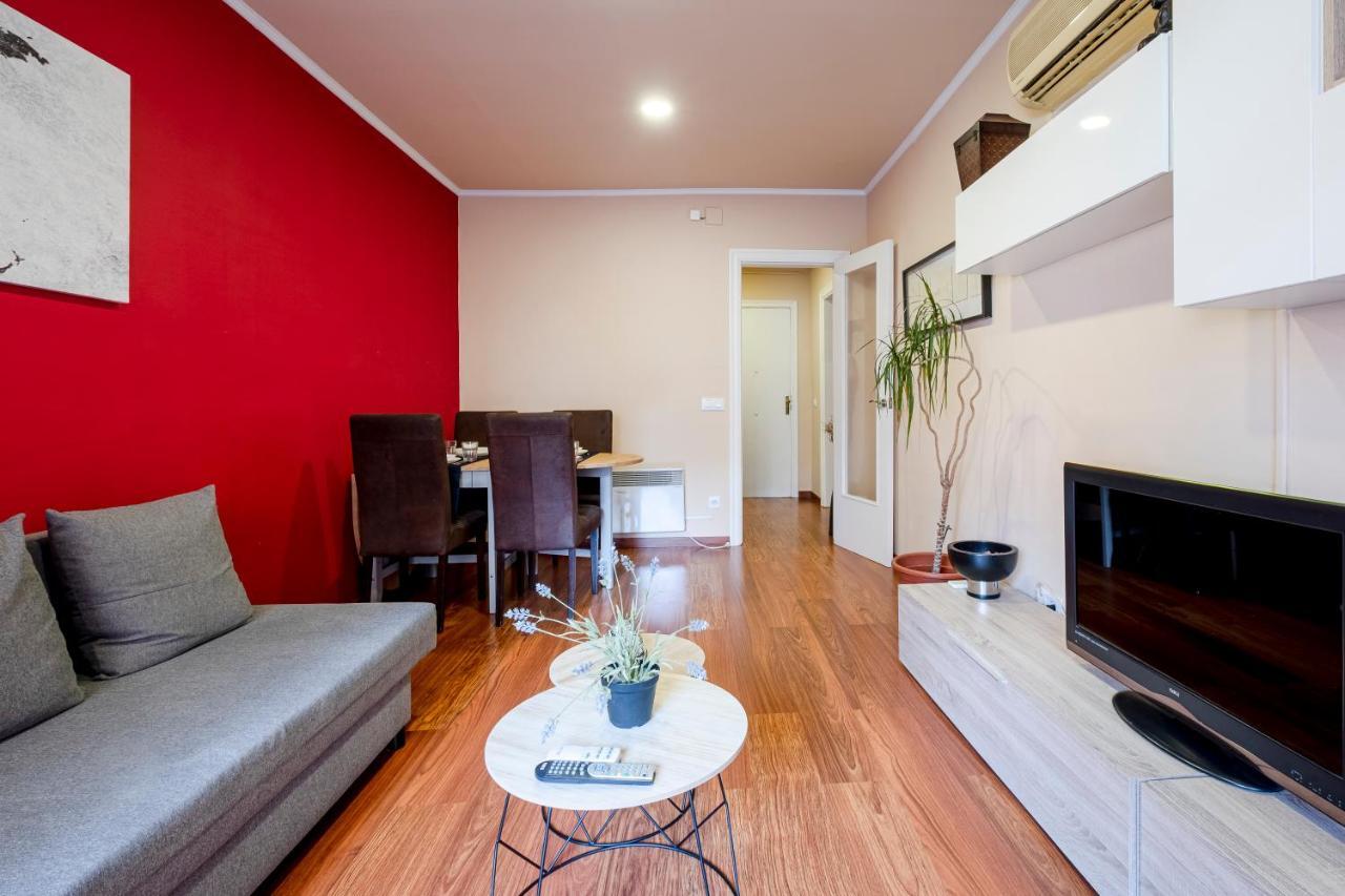 Three Bedroom Apartment In Sants Barcelona Exterior foto