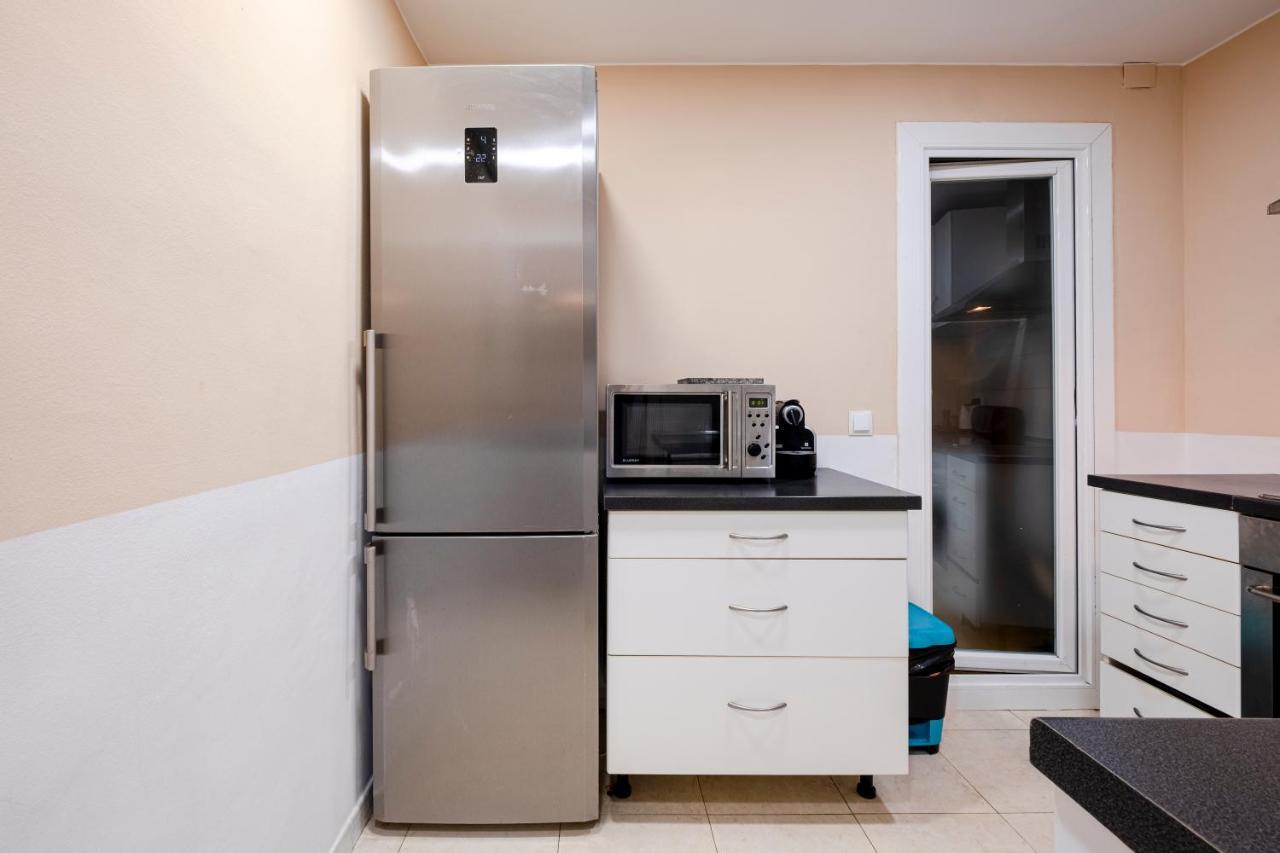 Three Bedroom Apartment In Sants Barcelona Exterior foto