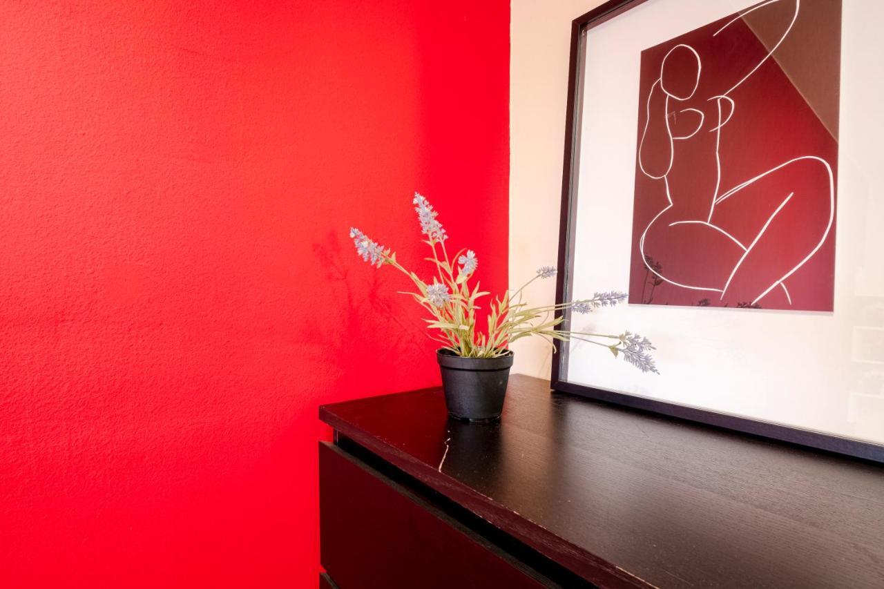 Three Bedroom Apartment In Sants Barcelona Exterior foto