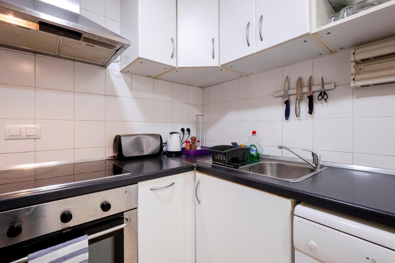 Three Bedroom Apartment In Sants Barcelona Exterior foto