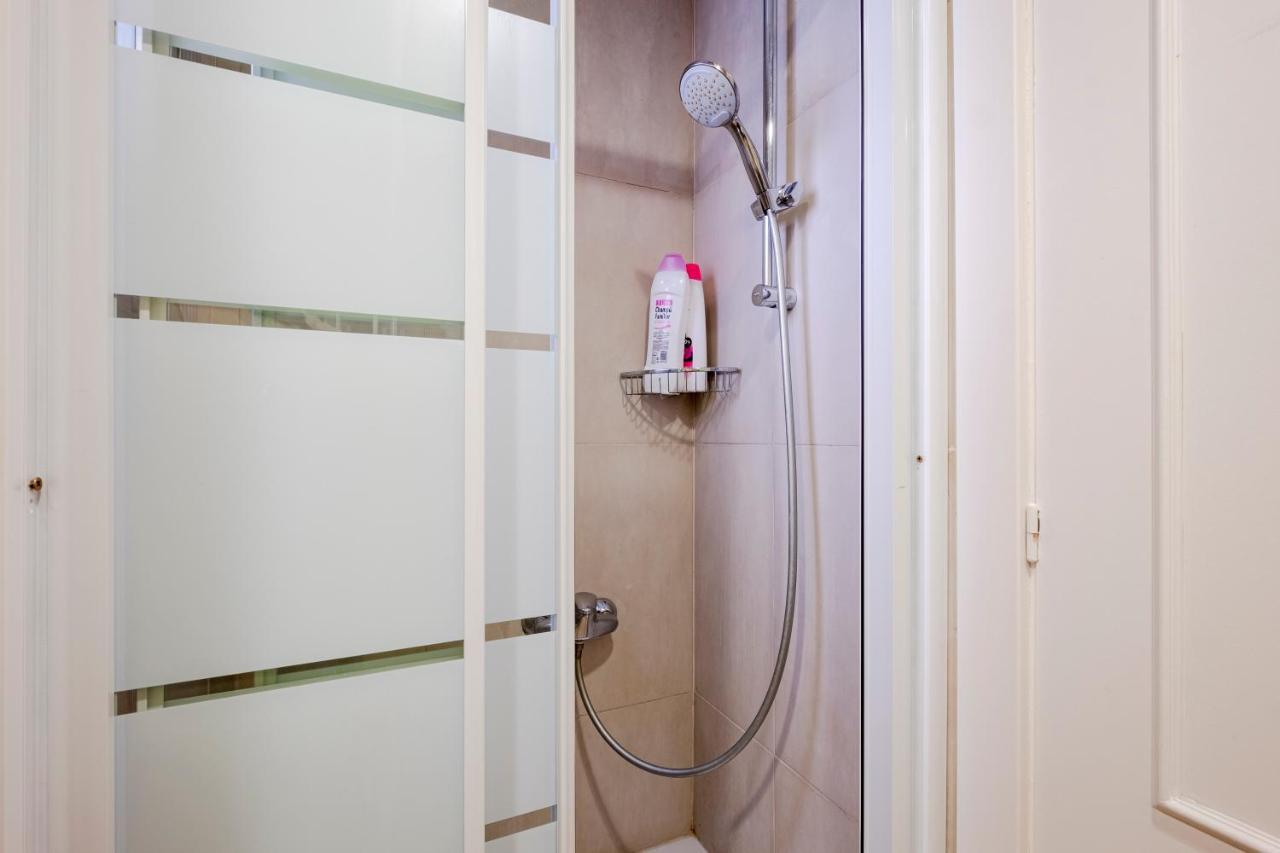 Three Bedroom Apartment In Sants Barcelona Exterior foto