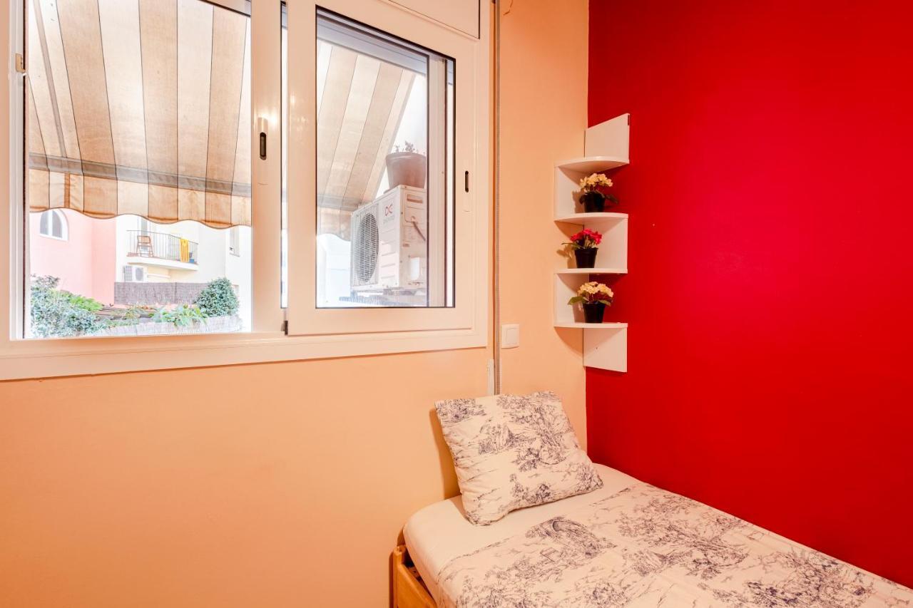 Three Bedroom Apartment In Sants Barcelona Exterior foto